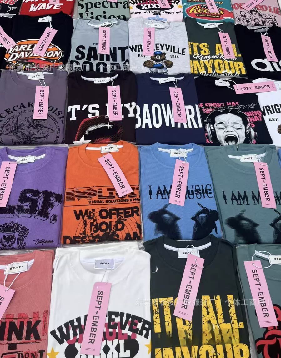 Balle de 25 pièces de la Collection "Urban Streetwear" – T-shirts Graphiques aux Imprimés Audacieux