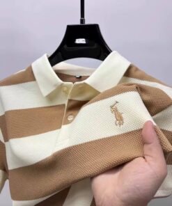 Polo "Preppy" en Maille Piquée – Rayures Marron et Crème avec Logo Brodé Or
