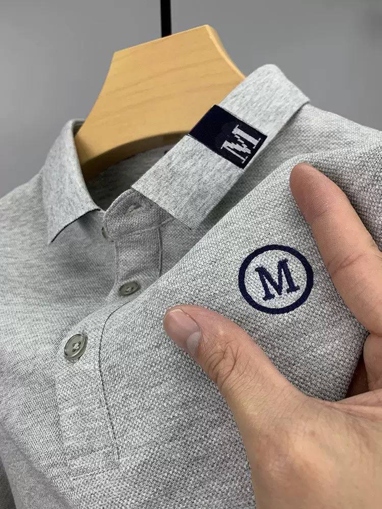 Polo "Varsity" Gris Chine – Maille Piquée avec Logo "M" Brodé et Détails Contrastés
