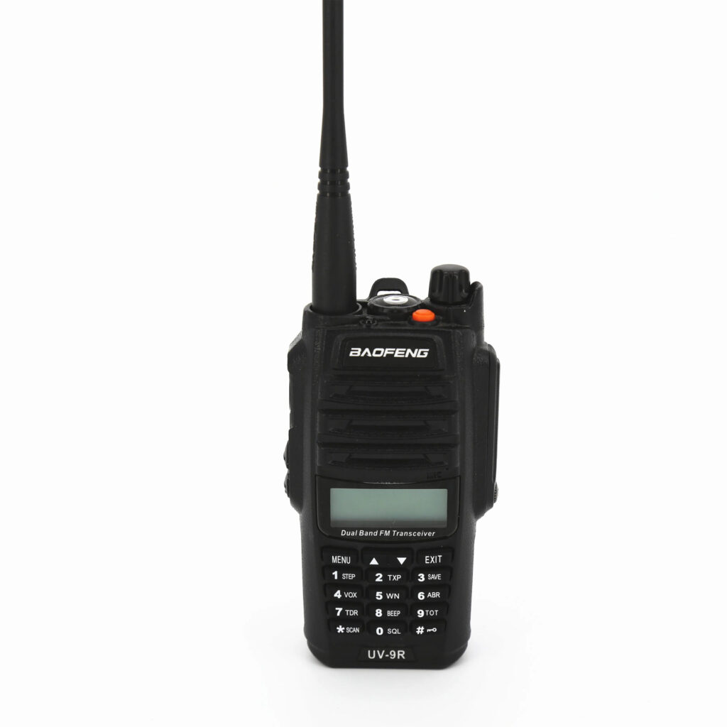 Baofeng UV9RPlus Interphone portable étanche IP51 Talkie-walkie bidirectionnel longue portée avec batterie au lithium noire 3-10 km de portée