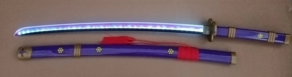 Katana de cosplay — violet 魔 lumineux