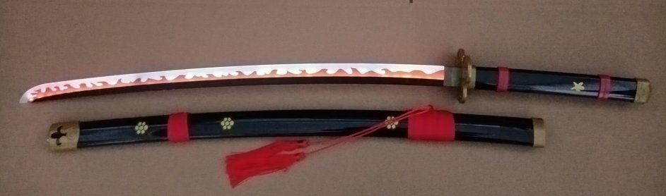 Katana de cosplay — noir 魔 lumineux