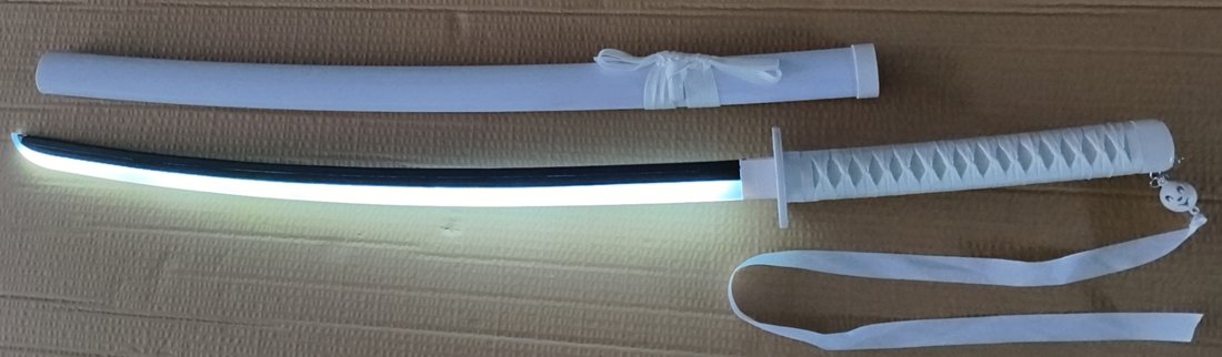 Katana de cosplay — 袖 blanc 雪 lumineux
