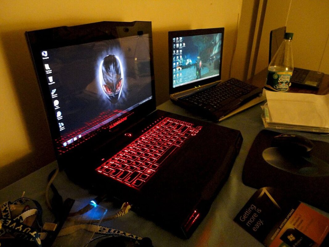 Ordinateur portable gamer Alienware 17R5 reconditionné — i7-7820HQ, GTX 1080 8 Go, 32 Go, SSD 512 Go, HDD 1 To